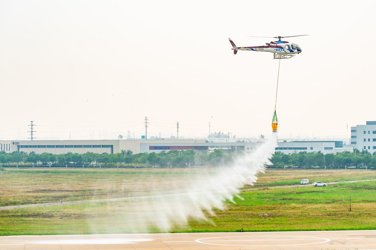 AC311A举行航行预演。。。。。。。摄影：岳书华-1